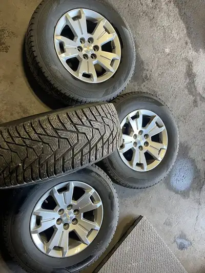 255/65R17 set of Rims & Tires that came off a 2016 Chevrolt colorado *Tire Size: 255/65R17 *Season:...
