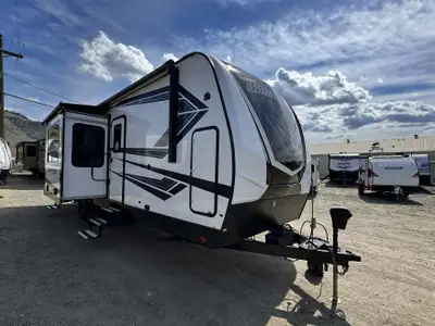 2021 Momentum 29G Toy Hauler Power with Premium Features Built for adventure and versatility, the 20...