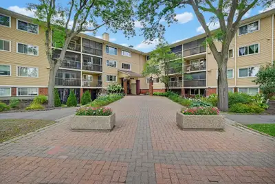 Ottawa. Move-In Ready 1 Bedroom + 1 Bathroom Condo for Rent in Convent Glen North, Orleans. Availabl...