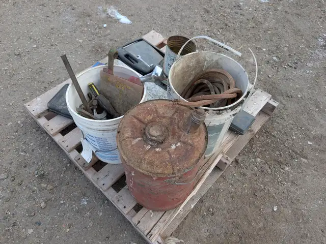 QTY OF TOOLS in Heavy Trucks in Saskatoon - Image 3