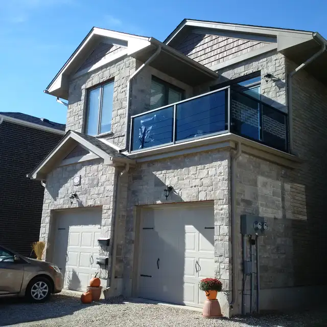 Newer 2 bedroom Executive Suite Apartment Available