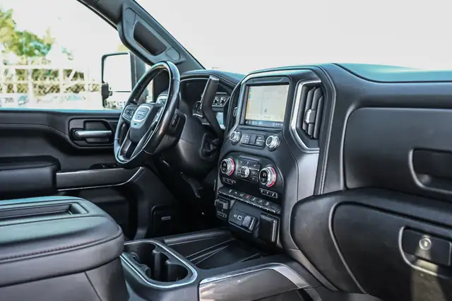 2020 GMC Sierra 2500HD AT4 AWD * Crew Cab * 6.6L V8 Duramax Dies in Cars & Trucks in City of Montréal - Image 42