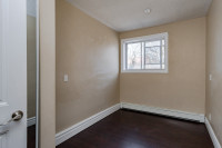 Looking for the ideal student rental near Queen's University? This modern and spacious 3-bedroom uni... (image 4)