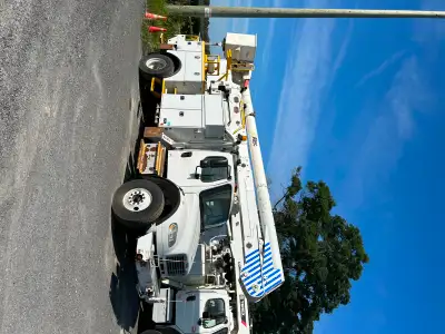 2015 Freightliner Altec AN55E-OC Bucket Truck 8.9L Diesel 4x2 Automatic 120,000 Miles Altec AN55E-OC...
