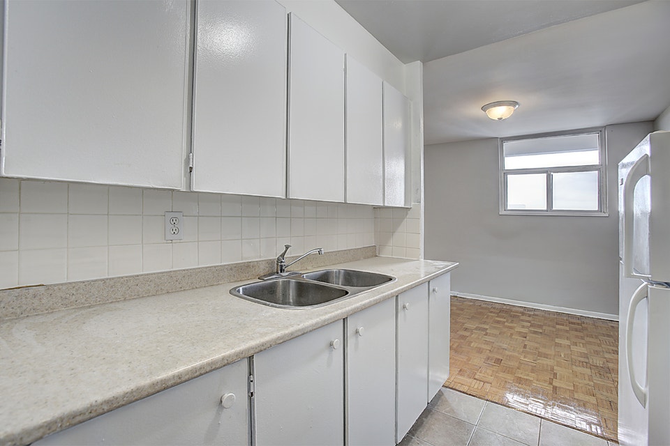 Etobicoke 2 Bedrooms Apartment for Rent - 5, 15, 25, 35 Jansusie 4