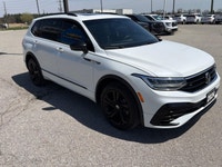 One Owner, R-Line Black Edition, AWD, Panoramic Roof, Leather Heated P/Seats, 2.0L Engine, Adaptive... (image 5)