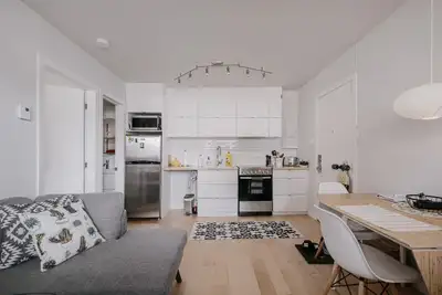 Appartement 2 et demi situé sur l’avenue du Fleuve, entre l’autoroute Dufferin-Montmorency et le bou...