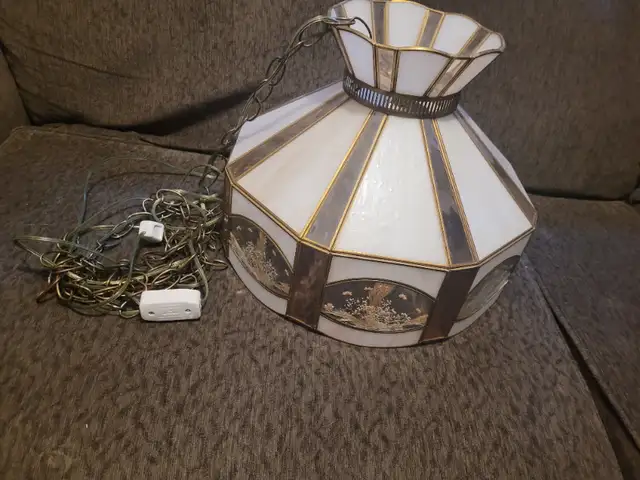 Vintage stained glass country swag lamp in Arts & Collectibles in Red Deer - Image 5