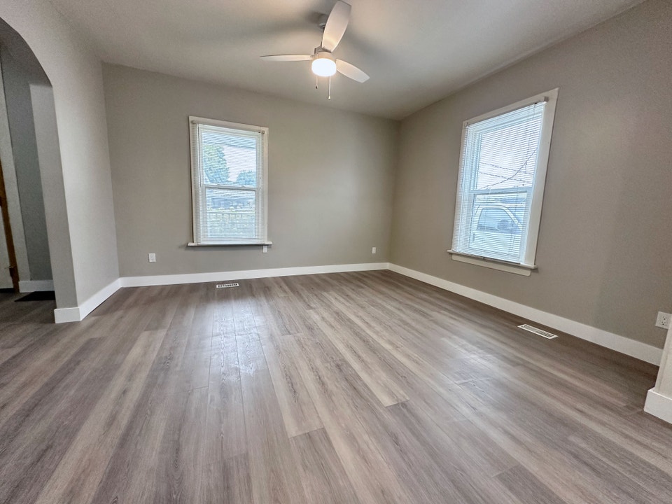 83 Green Street - 1 bed rental in central Deseronto! 4