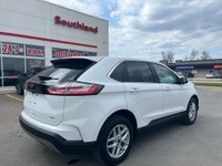 Odometer is 39608 kilometers below market average! Oxford White 2022 Ford SEL 4D Sport Utility AWD 8... (image 5)