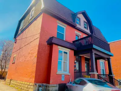 PRIME LOCATION 1-BED APARTMENT FOR RENT IN HEARTH OF CENTRETOWN!, View more