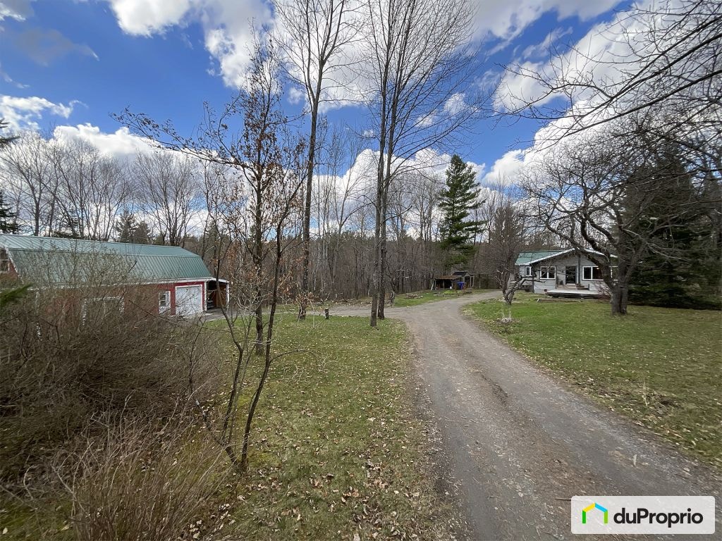 $780,000 - Country home for sale in Bolton-Est — photo 1