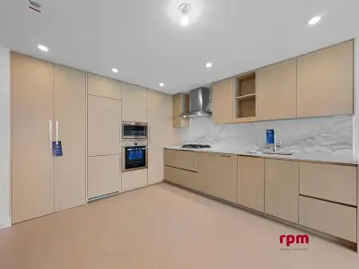 3401 13778 100 AVENUE Surrey, British Columbia
