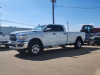 Apple CarPlay, Android Auto, Remote Keyless Entry, Tow Hitch, Cargo Box Lights, Rear Camera, Streami... (image 1)