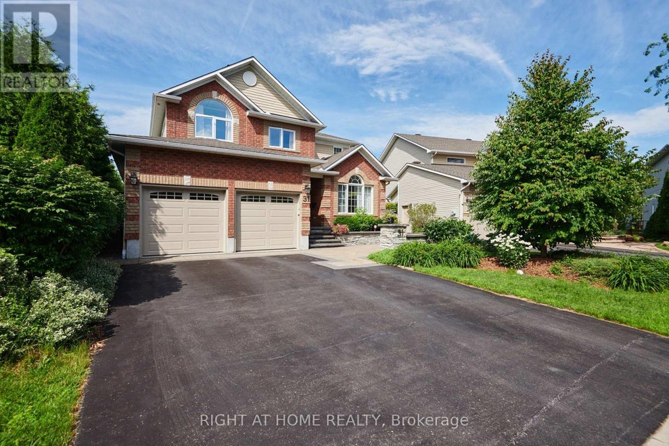 31 FORILLON CRESCENT Ottawa, Ontario 2