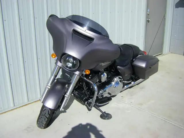 2016 Harley Davidson Street Glide Biweekly $133 OAC in Other in Edmonton - Image 6