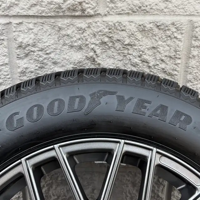 (98%) 4x 235/60R18 Goodyear Winters w/ Genesis GV70 Rims in Tires & Rims in City of Toronto - Image 6