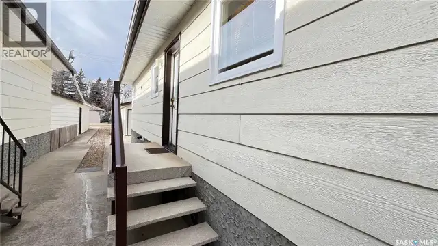 211 Maple STREET Maple Creek, Saskatchewan in Houses for Sale in Swift Current - Image 4