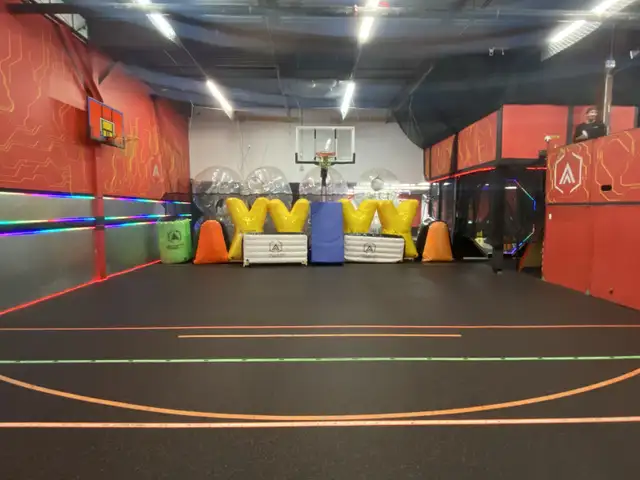 BASKETBALL COURT63611966724865122