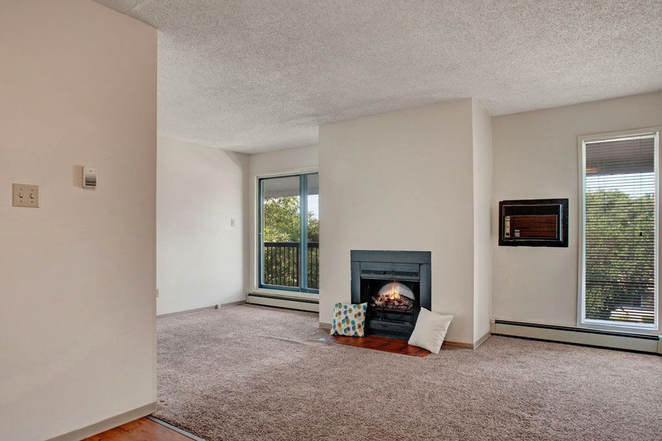 2 Bedroom / 1 Bathroom, Spacious, Pet Friendly! Long Term Rentals