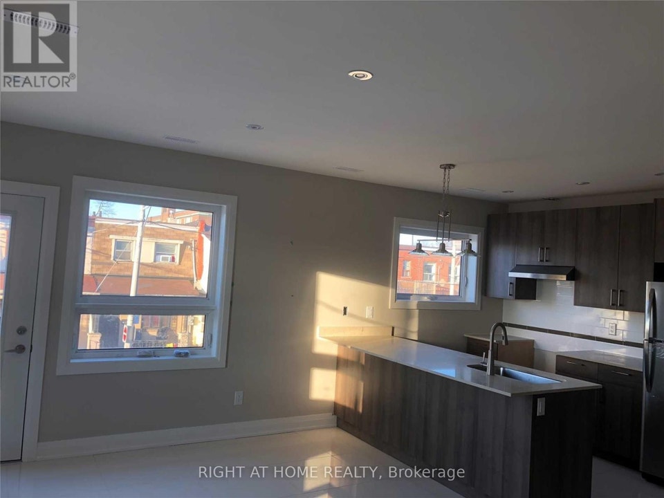 4 - 31 ALMA AVENUE Toronto (Little Portugal), Ontario 2