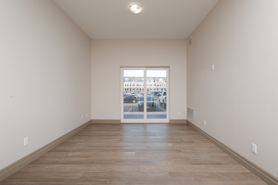 Two- Bedroom Apartments- Gym, Study Rooms & More! 5