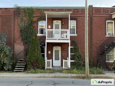 Magnifique duplex construction 1923 situé au cur du vieux Trois-Rivières dans un quartier en efferve...