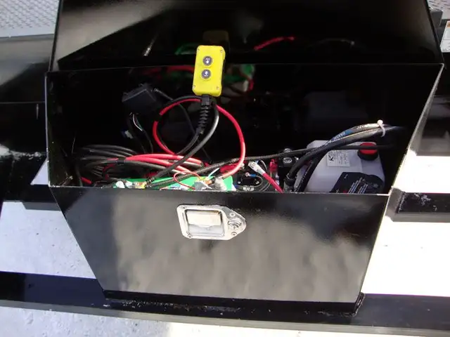 Miska Hydraulic Tilt Flatbed Trailer in Cargo & Utility Trailers in Ottawa - Image 9