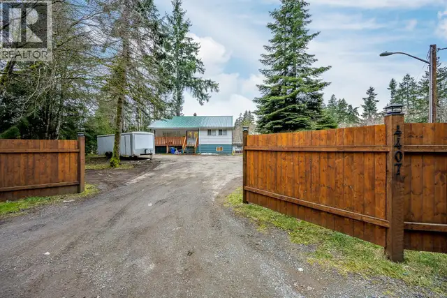 4399 Island Hwy S Courtenay, British Columbia in Houses for Sale in Comox / Courtenay / Cumberland - Image 20