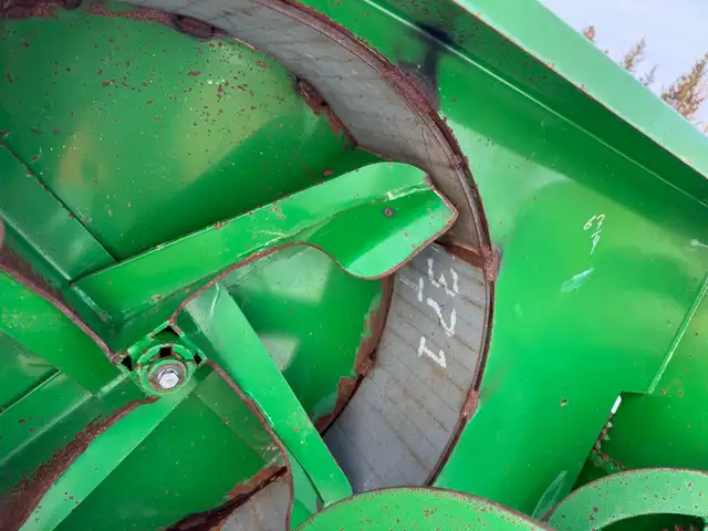 John Deere 1420,1435,1445,1565 54" snowblower in Snowblowers in Red Deer - Image 5
