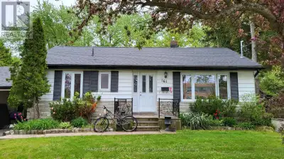 Bright And Airy Main Floor of Bungalow Steps Away From Public Transit And Elementary School Across T...