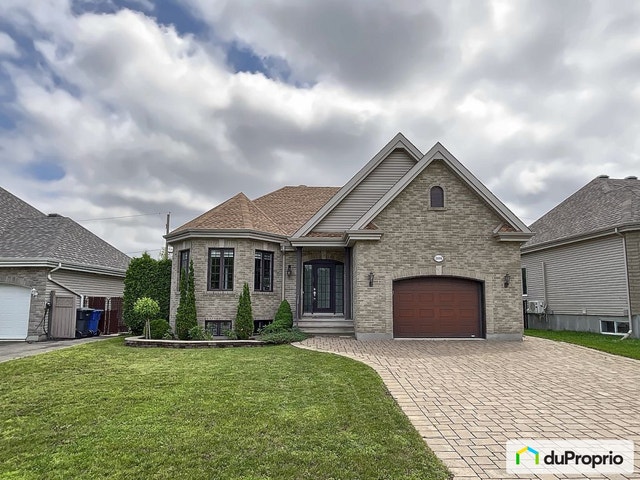 $749,000 - Bungalow for sale in Ste-Marthe-Sur-Le-Lac — photo 1