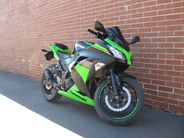 2016 Kawasaki Ninja 300 in Street, Cruisers & Choppers in City of Toronto - Image 8