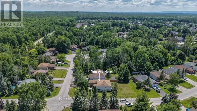 2 BIRCHMOUNT CIRCLE Wasaga Beach, Ontario in Houses for Sale in Oakville / Halton Region - Image 3
