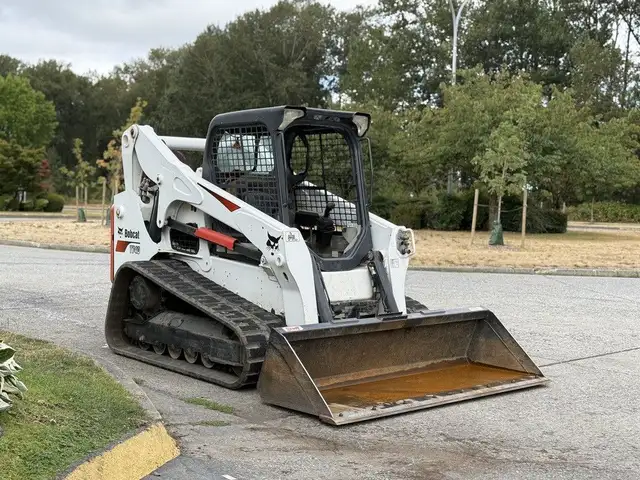 2017 Bobcat T740 Skid Loader in Heavy Trucks in Regina - Image 2