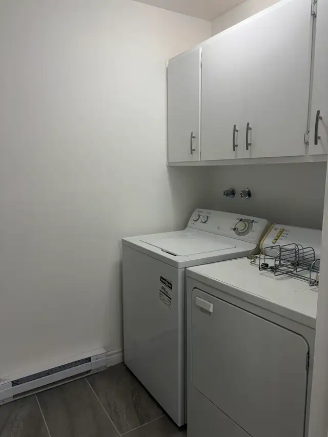 Superbe 4 1/2, rue Pie-X Lévis, sur 2 étage, LIBRE in Long Term Rentals in Lévis - Image 6