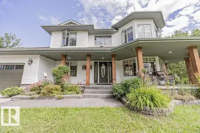 This incredible Acreage close to Spruce Grove and Easy Access to Edmonton or St Albert has a great p...