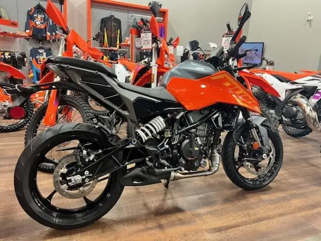 2024 KTM 250 Duke in Sport Bikes in Oakville / Halton Region - Image 4