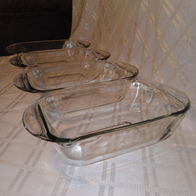 Set of 4 Glass Loaf Pans   9" x 5"   1.5 Quart in Kitchen & Dining Wares in Belleville