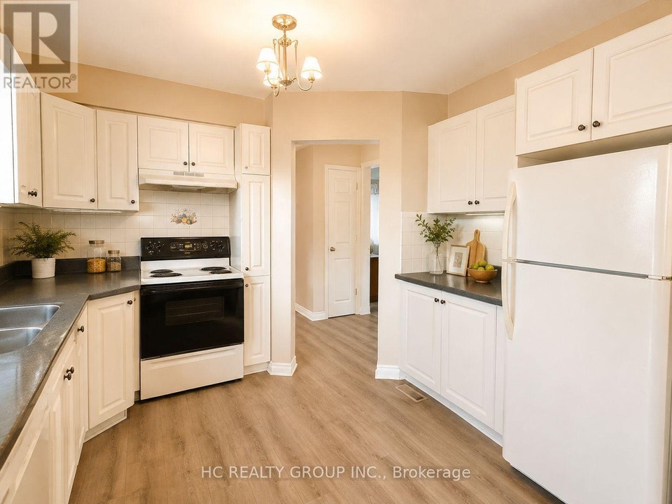 MAIN - 14 NERO COURT Toronto (Eglinton East), Ontario 3