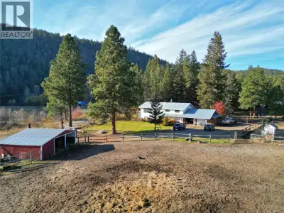 Enjoy the best of both worlds with this small country acreage located just minutes from town ameniti...