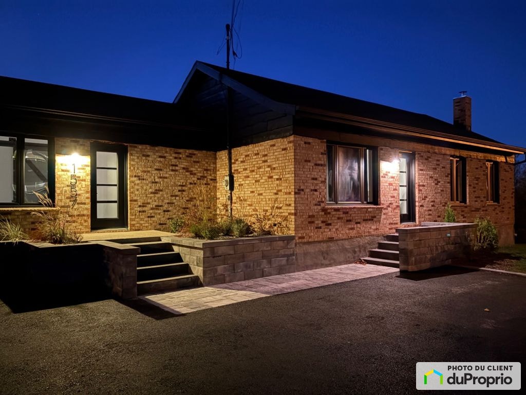 $629,000 - Bungalow for sale in St-Jean-Chrysostome — photo 1