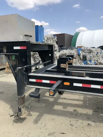 Handles 20 foot containers. Like new only used to move 20 containers. GVWR 10909 KG 2-12000 lbs axel...