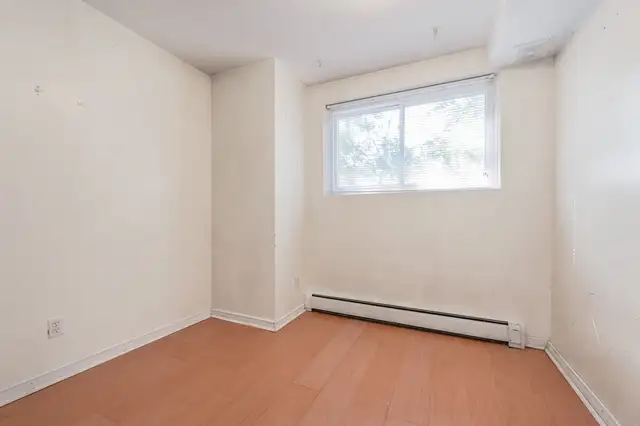 Furnished Student Rooms Available Steps From Laurier! in Room Rentals & Roommates in Kitchener / Waterloo - Image 5