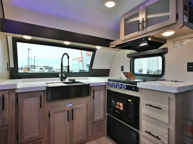 2026 GREY WOLF 27GHBL in Travel Trailers & Campers in St. Albert - Image 19