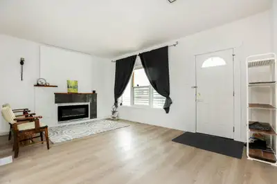 4A//Winnipeg/Completely renovated 1,540 sf, 2 storey, 4 bed, 2 bath home. Move in ready. Modern neut...