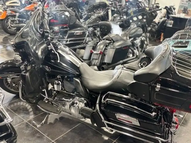 2009 Harley-Davidson Electra Glide Ultra Classic in Street, Cruisers & Choppers in Sudbury - Image 9