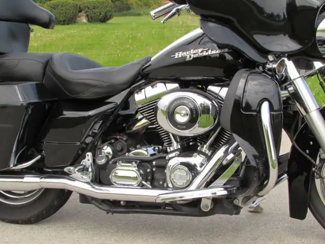 2006 Harley-Davidson FLHX Street Glide Over $9,000 in Great Opti in Sport Touring in Leamington - Image 7