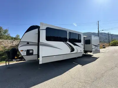 Welcome to Rock Island RV All used inventory goes through a full certification in and out before it...