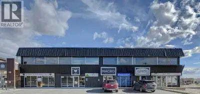 Exceptional opportunity to lease a highly visible second floor commercial unit in the north end of G...